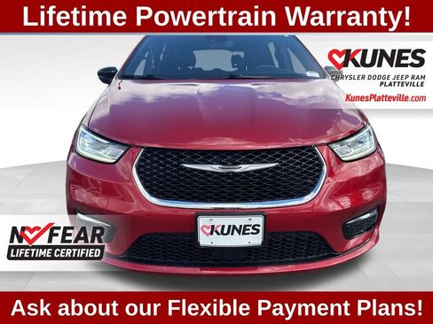 Used 2025 Chrysler Pacifica Select image 11