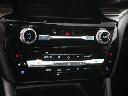 Used 2024 Ford Explorer Limited AWD/4WD image 21