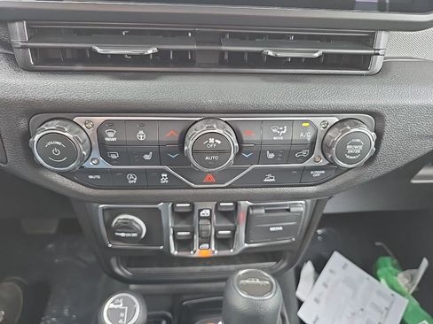 New 2026 Jeep Gladiator Sport image 30