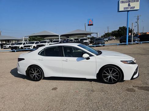 Used 2023 Toyota Camry SE w/ Convenience Package FWD image 9