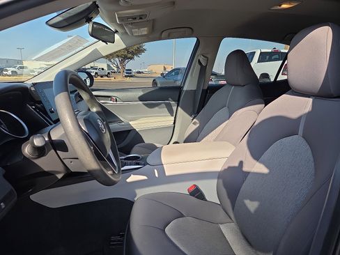 Used 2021 Toyota Camry LE image 11