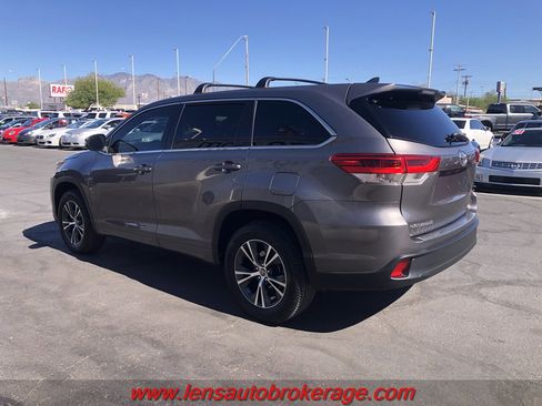 Used 2017 Toyota Highlander Plus image 6