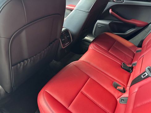 Used 2025 Porsche Macan image 15