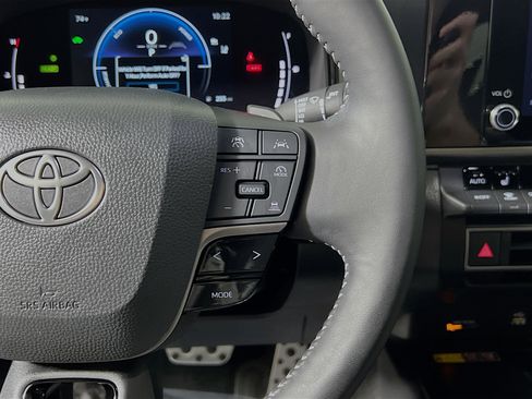 Used 2025 Toyota Camry SE w/ Convenience Package FWD image 20