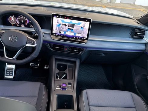 New 2026 Volkswagen Tiguan SE R-Line AWD/4WD image 21