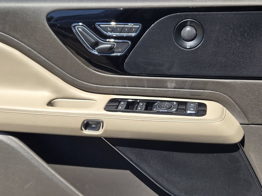 Used 2024 Lincoln Aviator Reserve w/ Equipment Group 201A RWD image 30