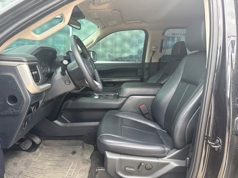 Used 2024 Ford Expedition XLT RWD image 9