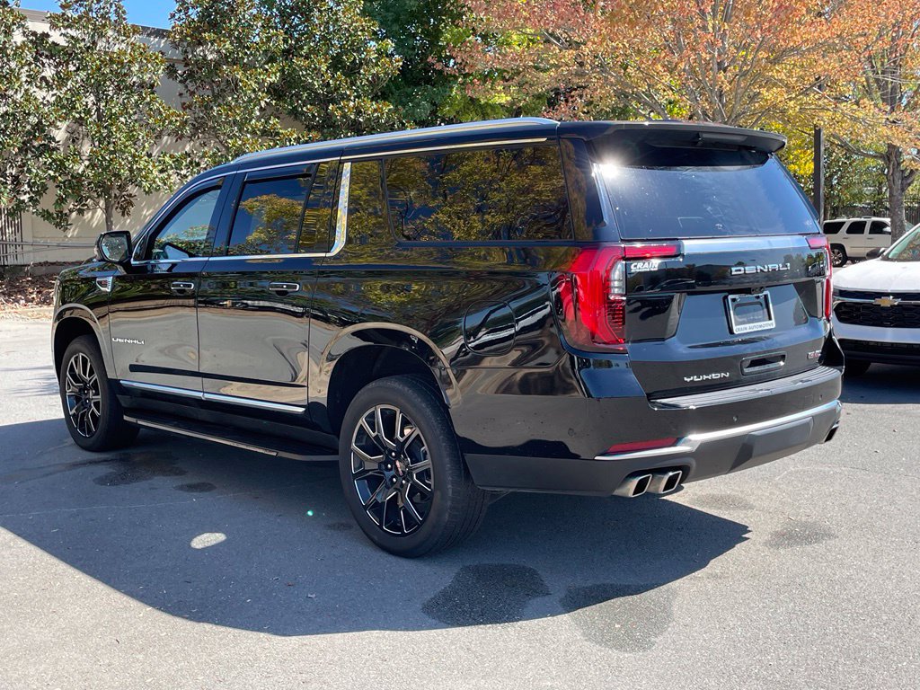 Used 2025 GMC Yukon XL Denali w/ Advanced Technology Package AWD/4WD image 5