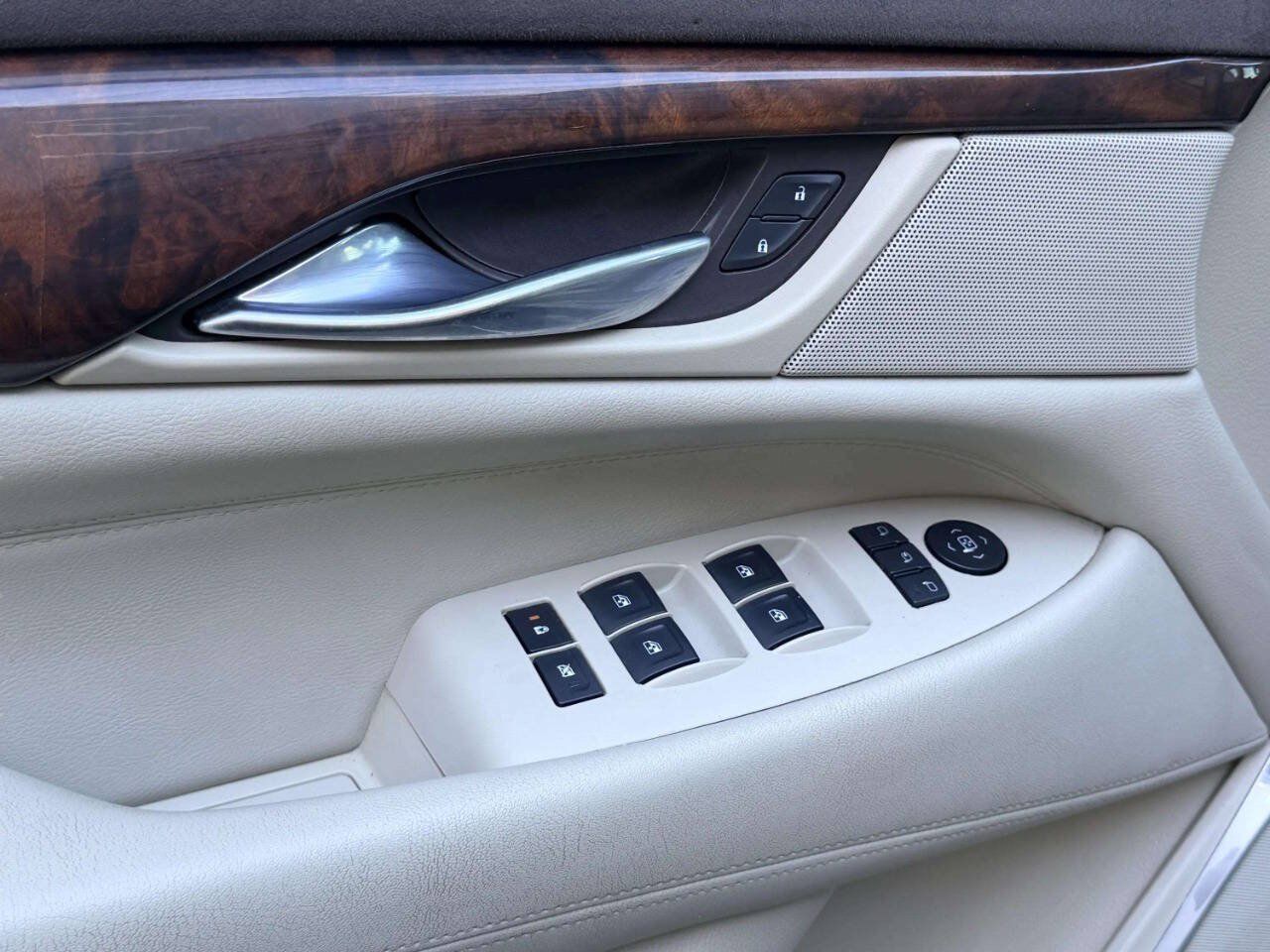 Used 2016 Cadillac Escalade Luxury AWD/4WD image 19