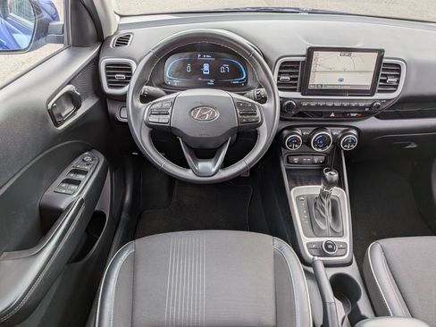 Used 2024 Hyundai Venue Limited FWD image 31
