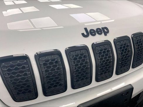 Used 2023 Jeep Cherokee Altitude Lux image 26