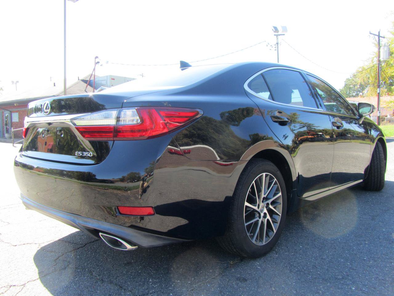 Used 2016 Lexus ES 350 w/ Luxury Package w/Wood Trim FWD image 10