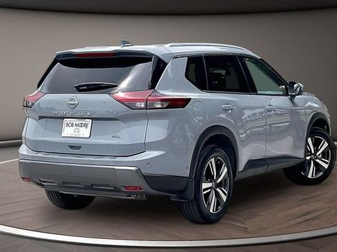 Used 2025 Nissan Rogue SL FWD image 2