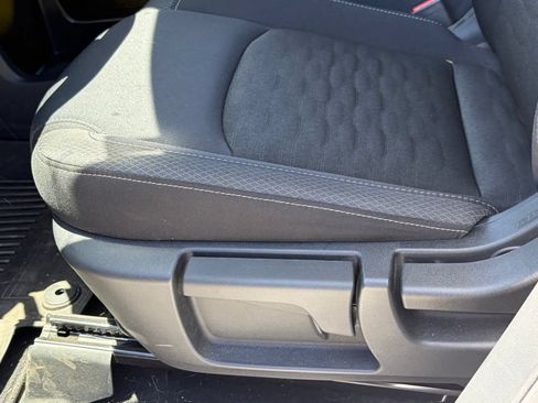 Used 2025 Nissan Pathfinder S FWD image 5
