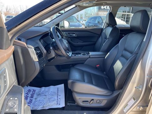 Used 2021 Nissan Rogue SL w/ Premium Package image 8