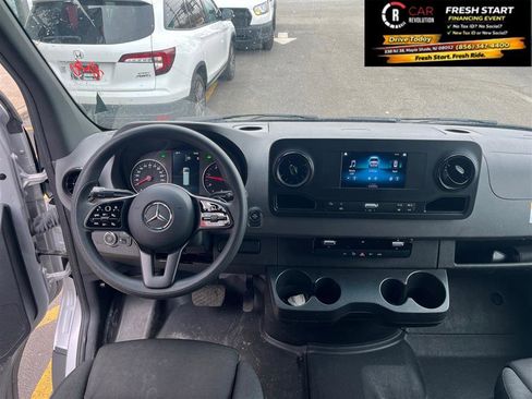 Used 2024 Mercedes-Benz Sprinter 2500 image 35