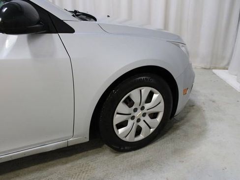 Used 2016 Chevrolet Cruze LS FWD image 31