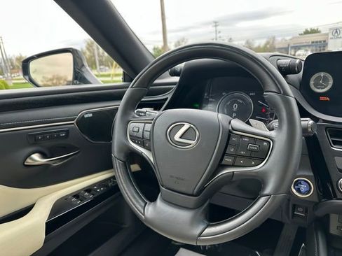 Used 2022 Lexus ES 300h w/ Luxury Package FWD image 28