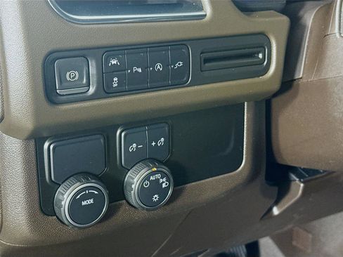 Used 2022 Chevrolet Suburban LS w/ Driver Alert Package RWD image 7