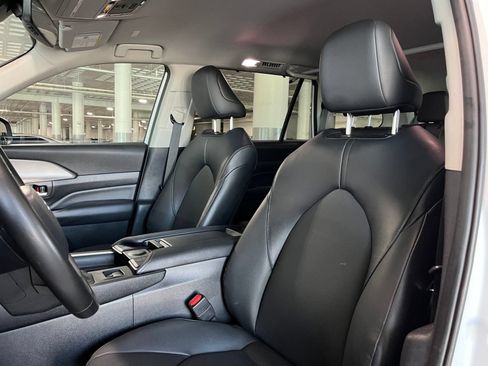 Used 2024 Toyota Grand Highlander AWD Hybrid image 15