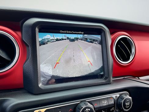 Used 2018 Jeep Wrangler Unlimited Rubicon AWD/4WD image 13