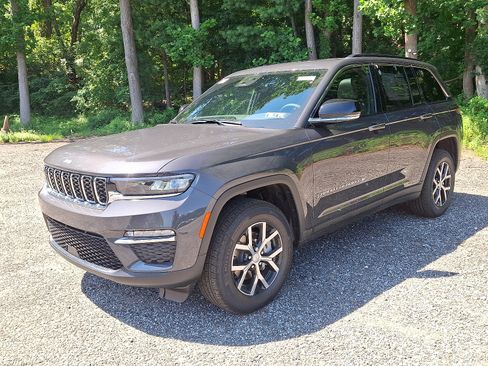 New 2025 Jeep Grand Cherokee Limited image 2