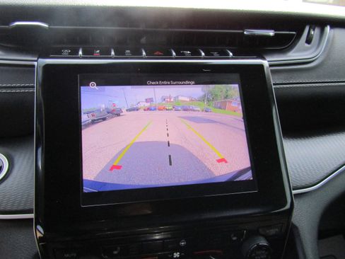 Used 2023 Jeep Grand Cherokee Altitude AWD/4WD image 18