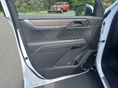 New 2026 GMC Acadia Denali w/ Super Cruise Package AWD/4WD image 22