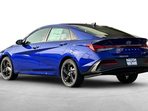 Used 2026 Hyundai Elantra Sport FWD image 4