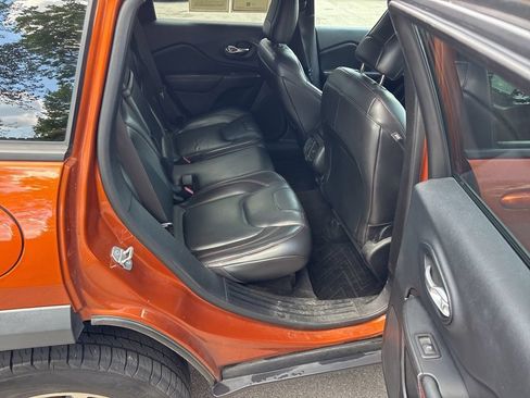 Used 2015 Jeep Cherokee Trailhawk w/ Comfort/Convenience Group AWD/4WD image 11