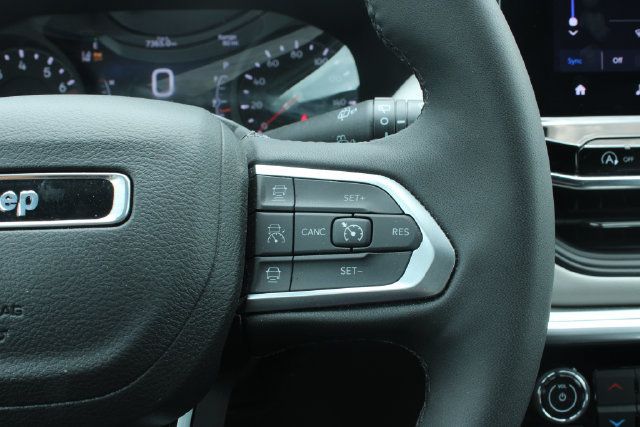 Used 2025 Jeep Compass Limited AWD/4WD image 25