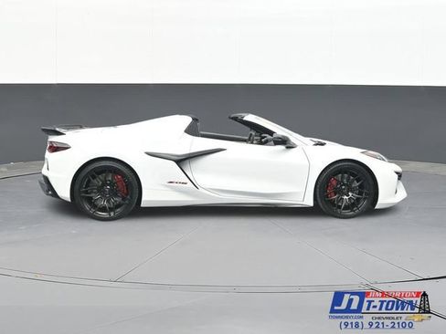 Used 2024 Chevrolet Corvette Z06 RWD image 18