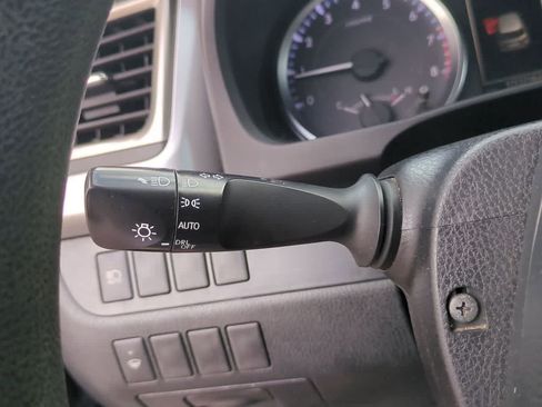 Used 2019 Toyota Highlander LE AWD/4WD image 27