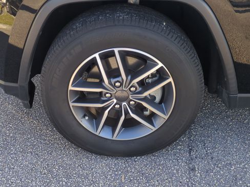 Certified 2022 Jeep Grand Cherokee Limited w/ Tech Group image 11