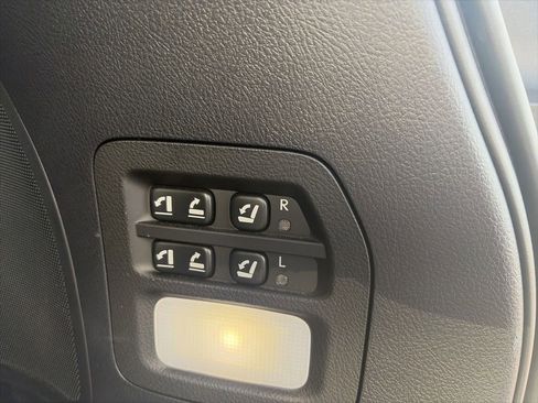 Used 2021 Lexus LX 570 4WD w/ Luxury Package image 39
