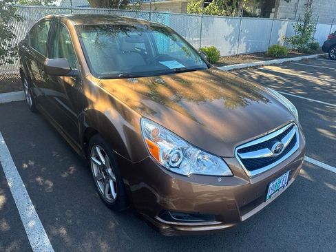 Used 2011 Subaru Legacy 2.5i Limited AWD/4WD image 4