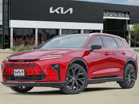 Used 2025 Toyota Crown Signia image 1