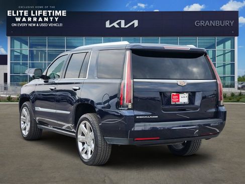 Used 2020 Cadillac Escalade Premium Luxury AWD/4WD image 4