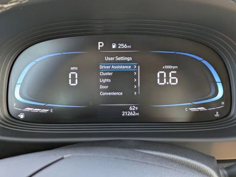 Used 2025 Hyundai Venue SEL FWD image 29
