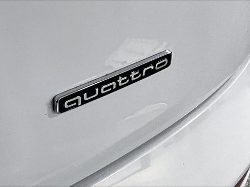 Used 2021 Audi Q5 Prestige w/ Prestige Package image 9