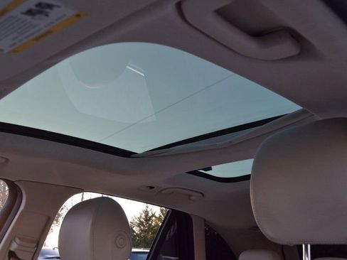 Used 2019 Mercedes-Benz GLC 350e 4MATIC image 32