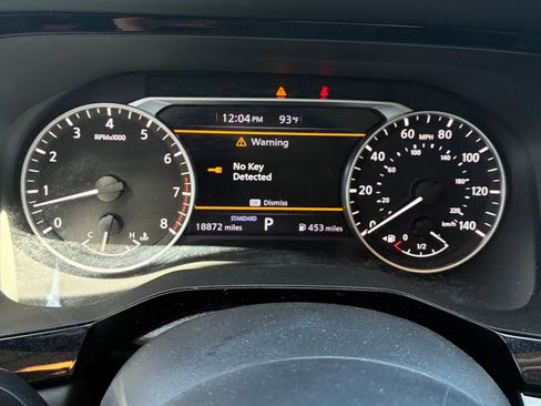 Used 2025 Nissan Pathfinder SV image 9