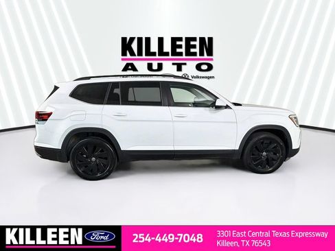 Used 2024 Volkswagen Atlas SE w/ Panoramic Sunroof Package FWD image 10