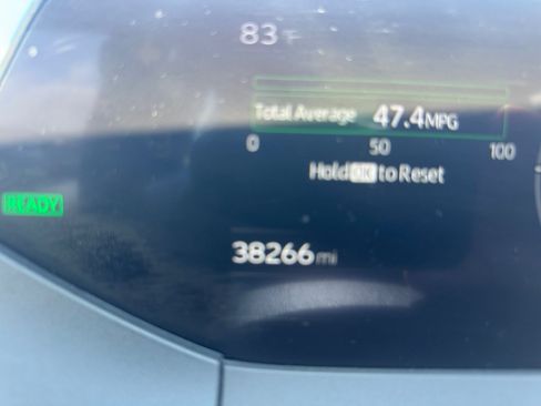 Used 2025 Toyota Prius XLE FWD image 11