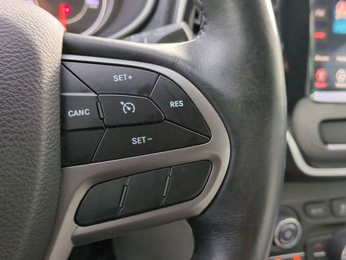 Used 2019 Jeep Cherokee Limited image 24