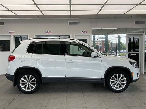 Used 2017 Volkswagen Tiguan Wolfsburg Edition AWD/4WD image 4