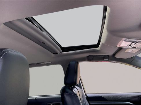 Used 2018 Toyota Highlander SE FWD image 28