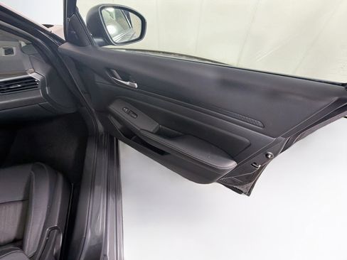 Used 2025 Nissan Altima 2.5 SV FWD image 30