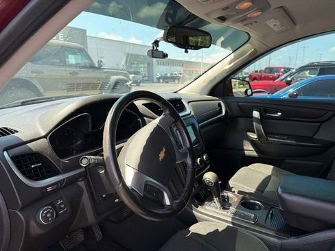 Used 2017 Chevrolet Traverse LT w/ Style and Technology Package FWD image 16
