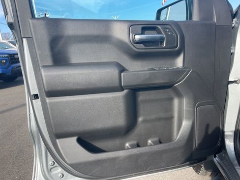 Used 2025 Chevrolet Silverado 1500 Custom Trail Boss w/ Turbomax Blackout Package image 9